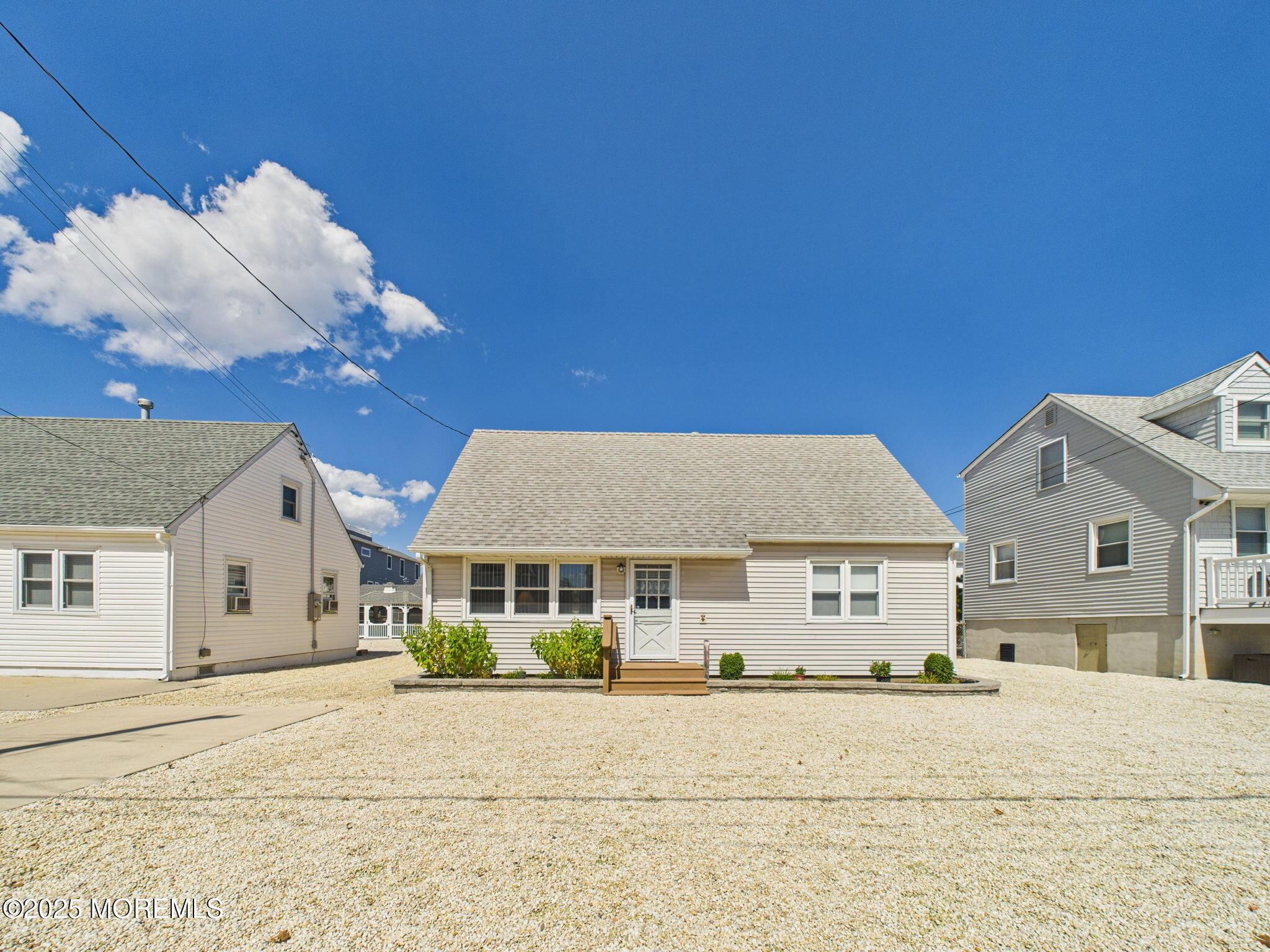 Image 1: 61-web-or-mls-CAM01849G0-PR0039-STILL035