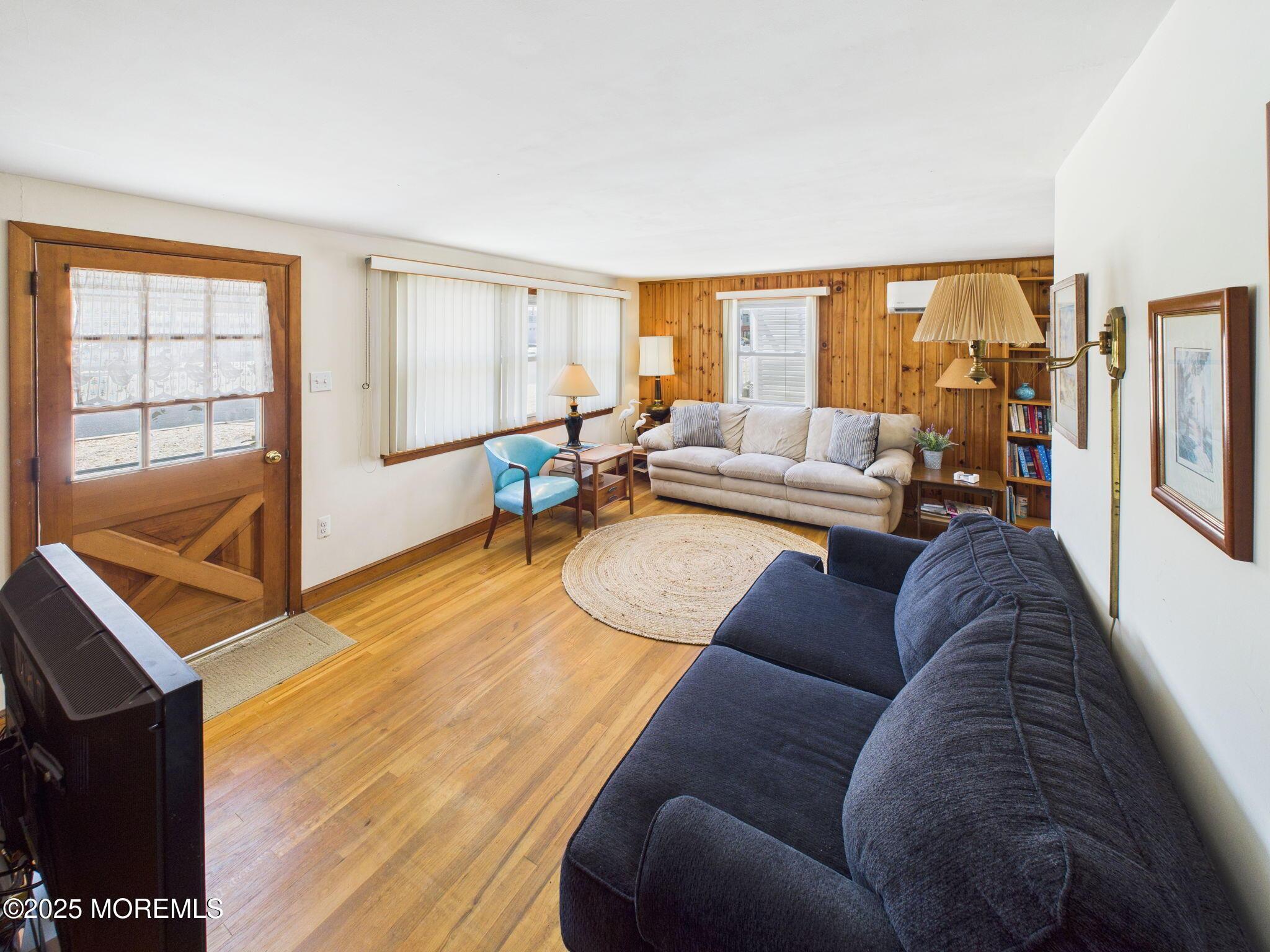 Image 4: 29-web-or-mls-CAM01849G0-PR0039-STILL003