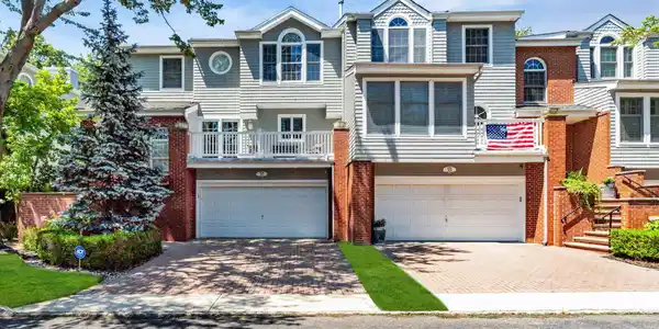 57 Rivergate Way