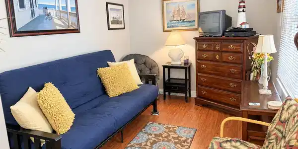 Image 3: Living room