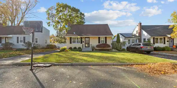 26 Davis Lane