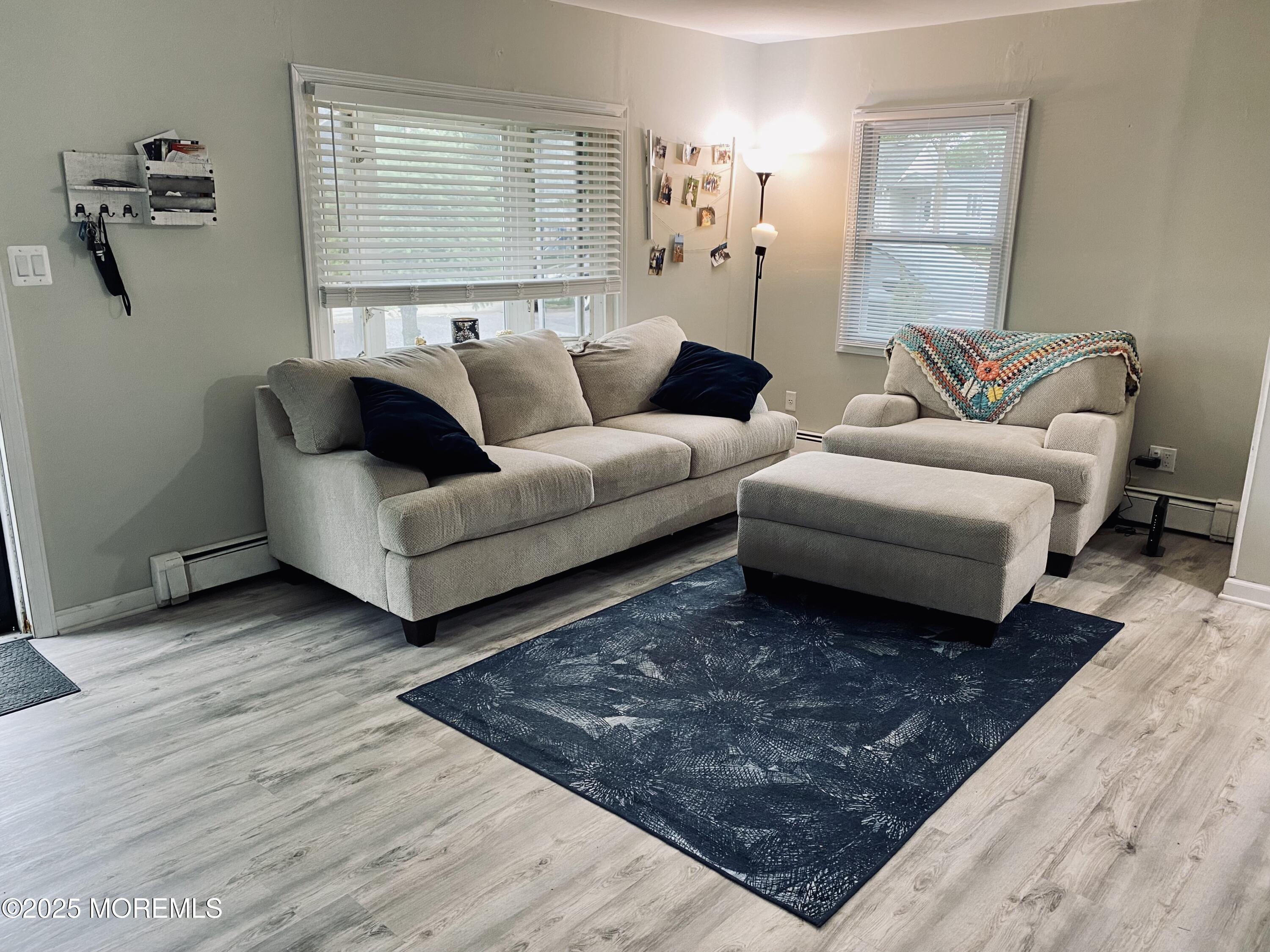 Image 4: Living Room2