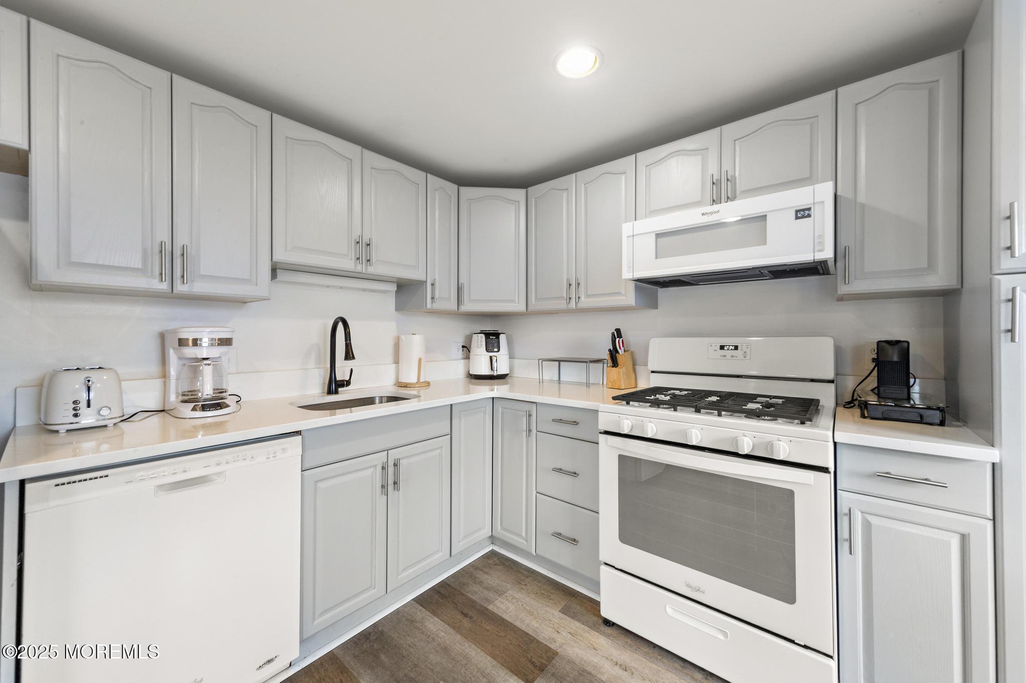 Image 3: 13 Joan (45)