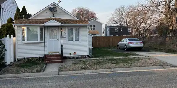 427 Sullivan Place