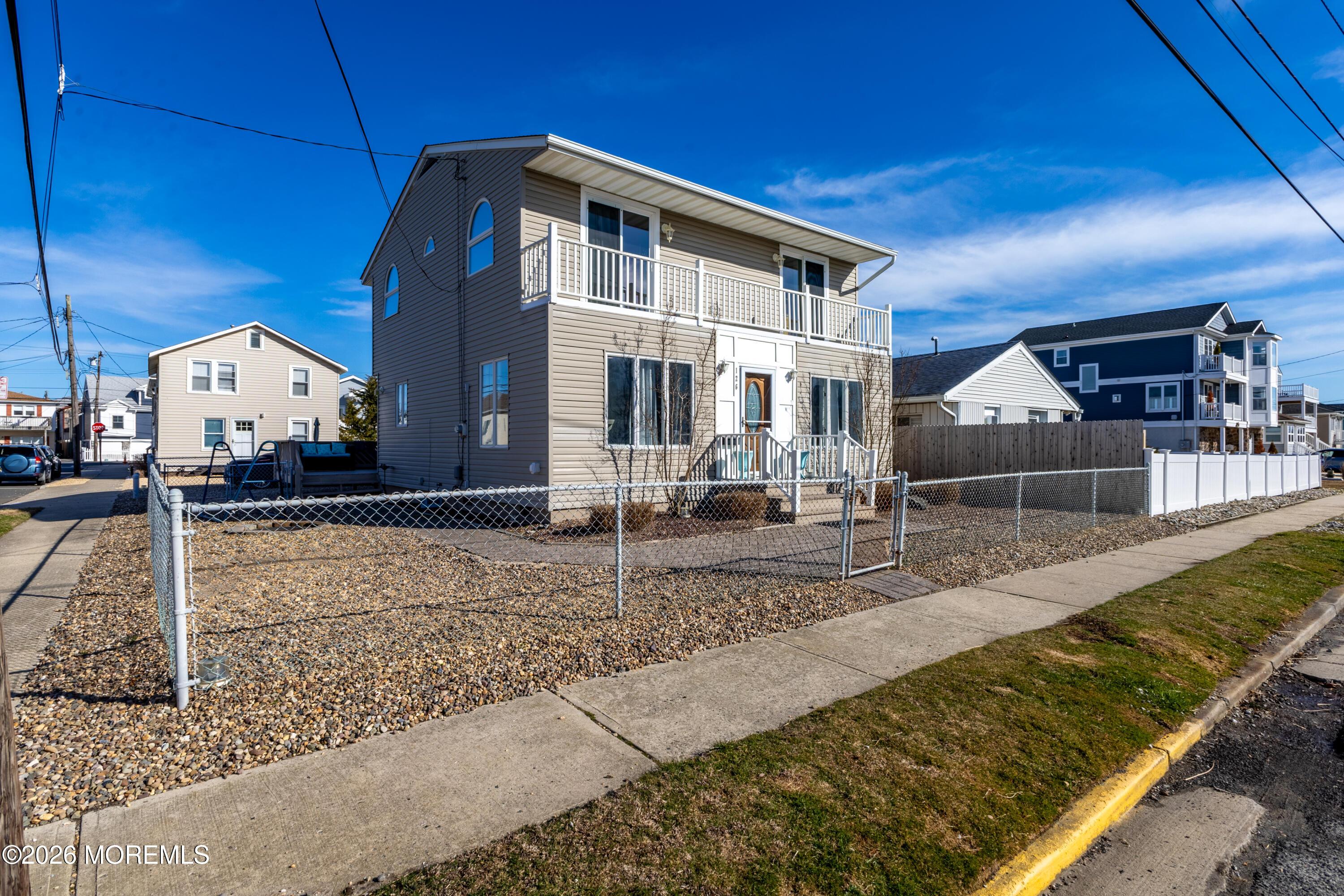 Image 4: 126 Randall Ave-3