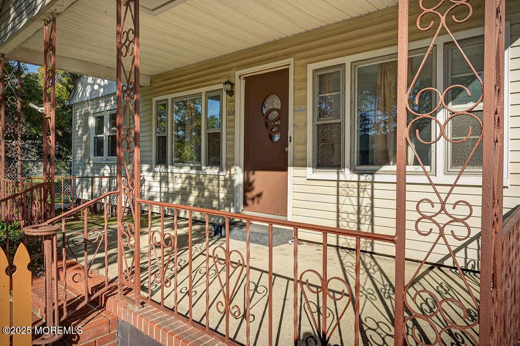 Image 4: 108_w_concourse_004