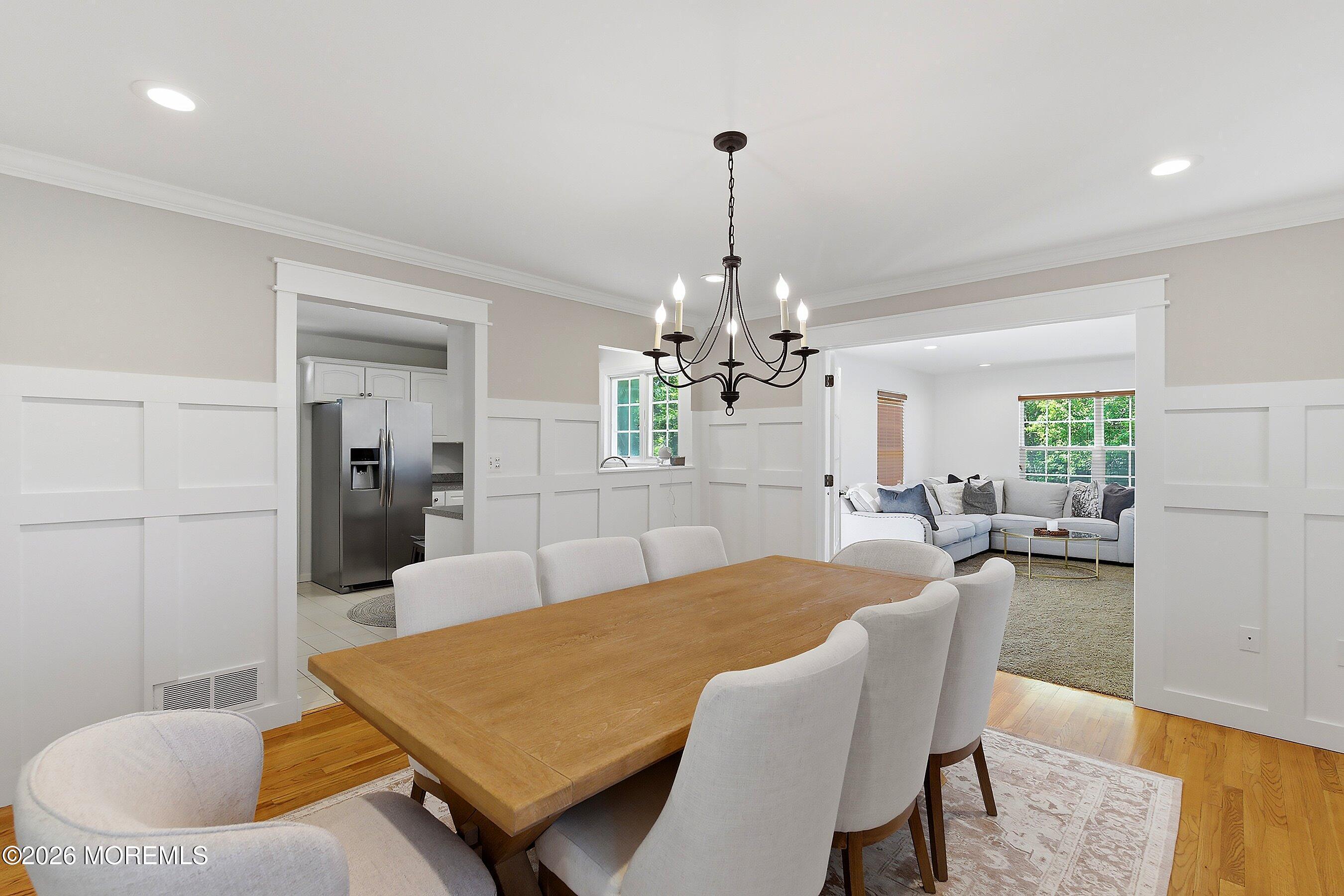 Image 3: 10-Dining 1B