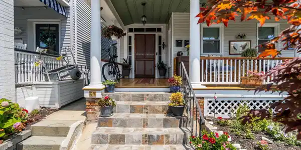 Image 3: Porch from Curb