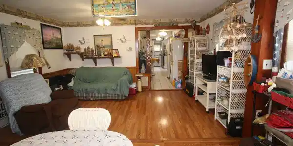 Image 4: Living Room