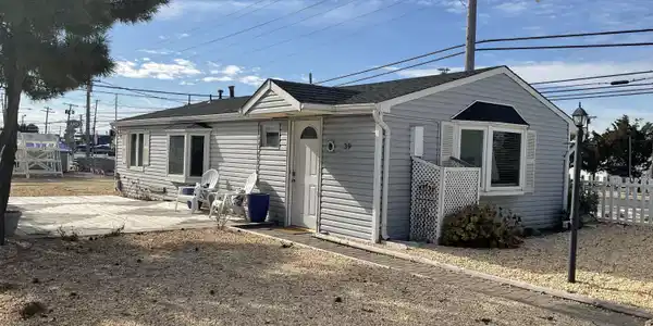39 E Amberjack Way