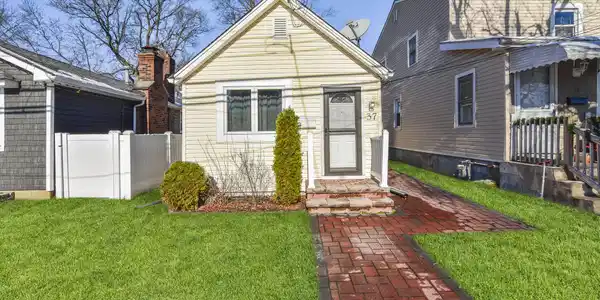 37 Sycamore Avenue