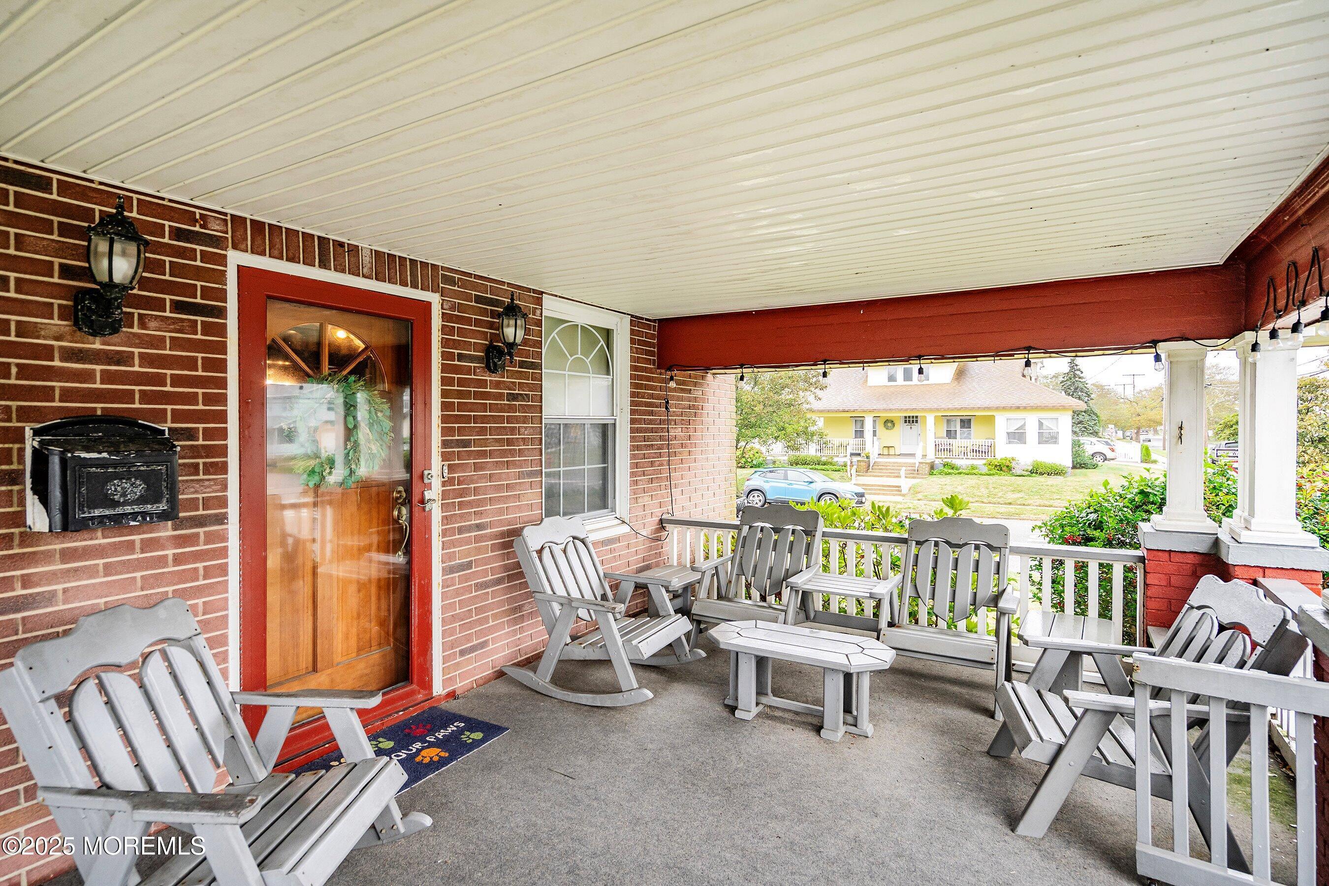 Image 3: 07-Front Porch