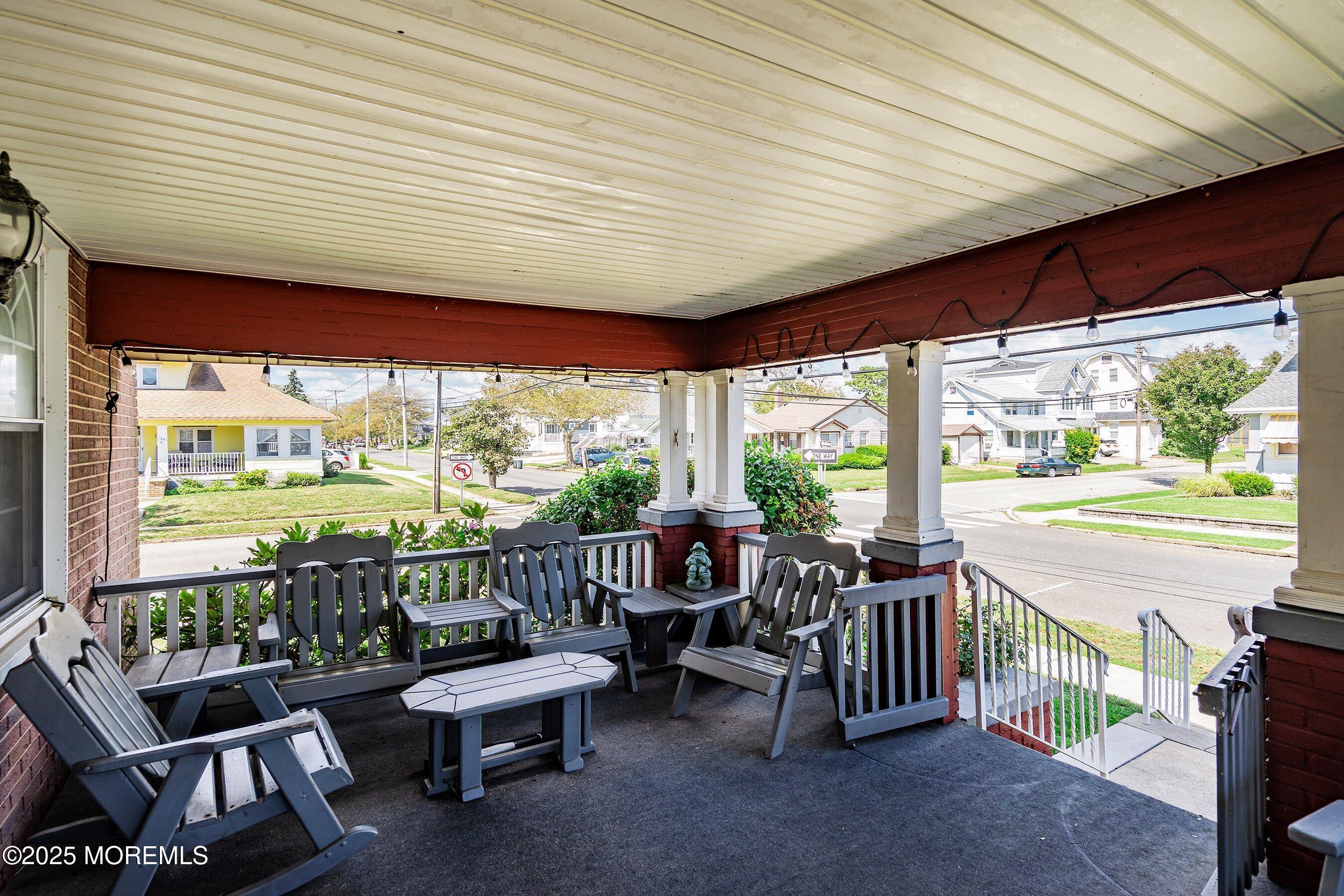 Image 4: 09-Front Porch