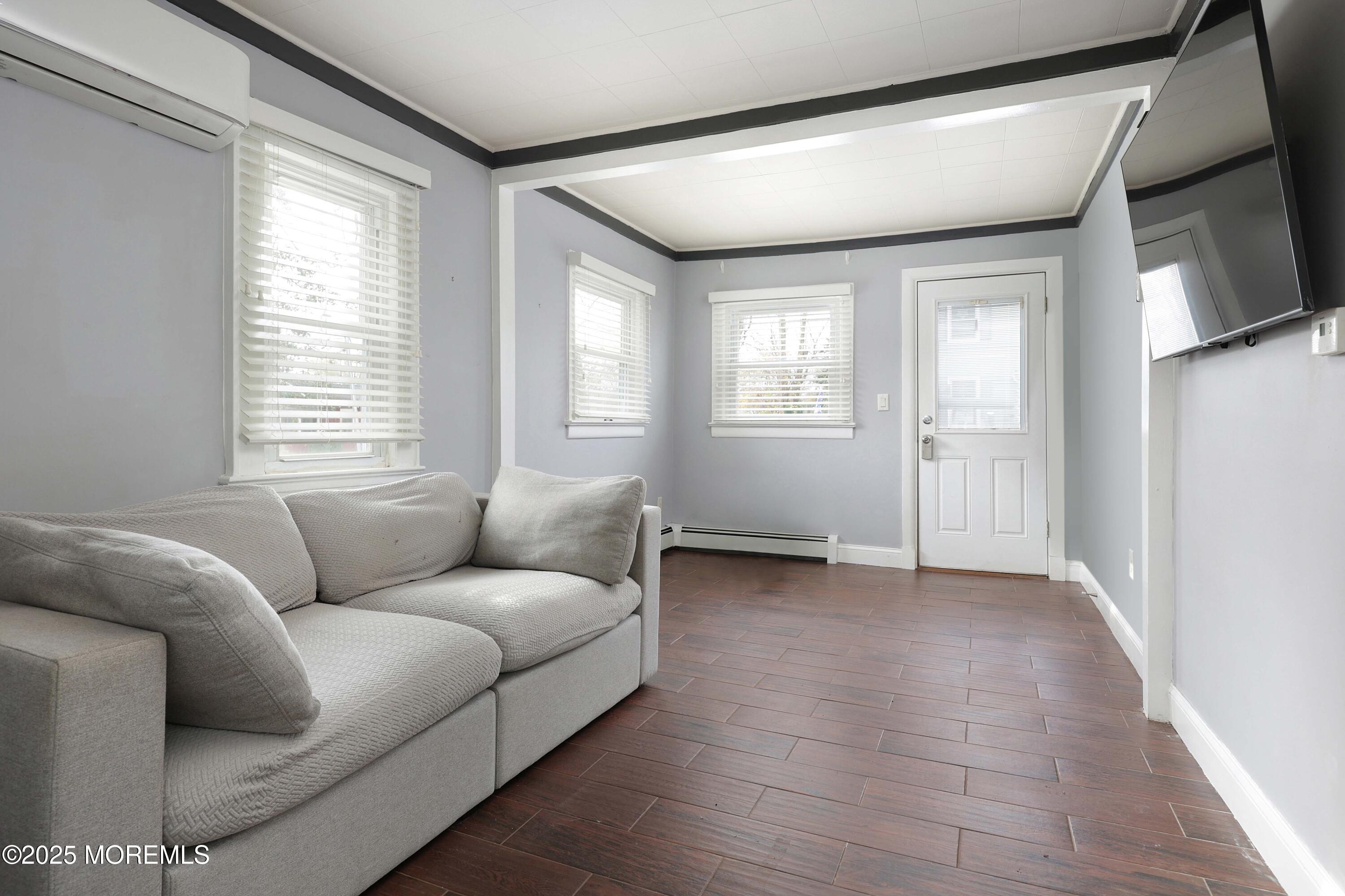 Image 4: 22 CARTER AVE LIVING ROOM ALT VIEW