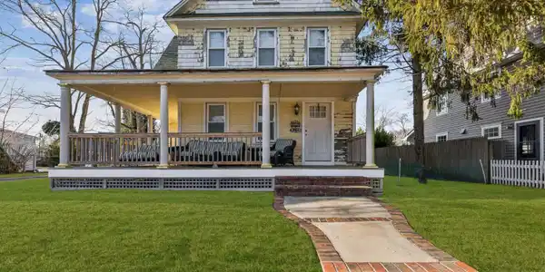 909 Arnold Avenue