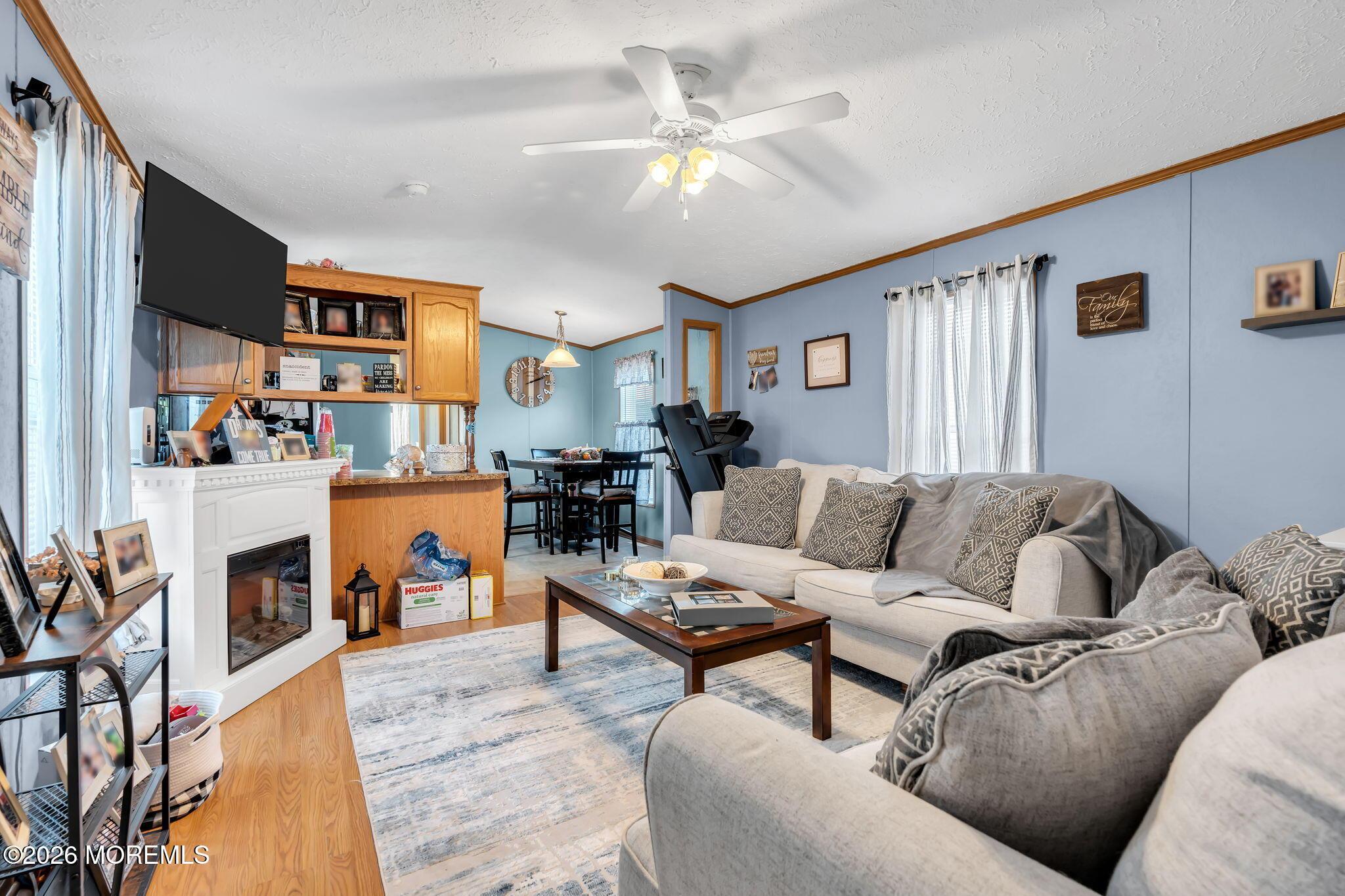 Image 3: 25-web-or-mls-DSC06325