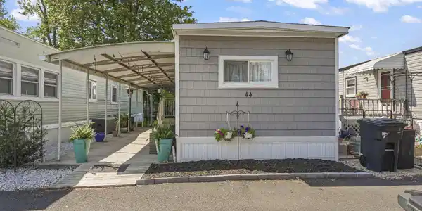 44 Sams Trailer Ct Court