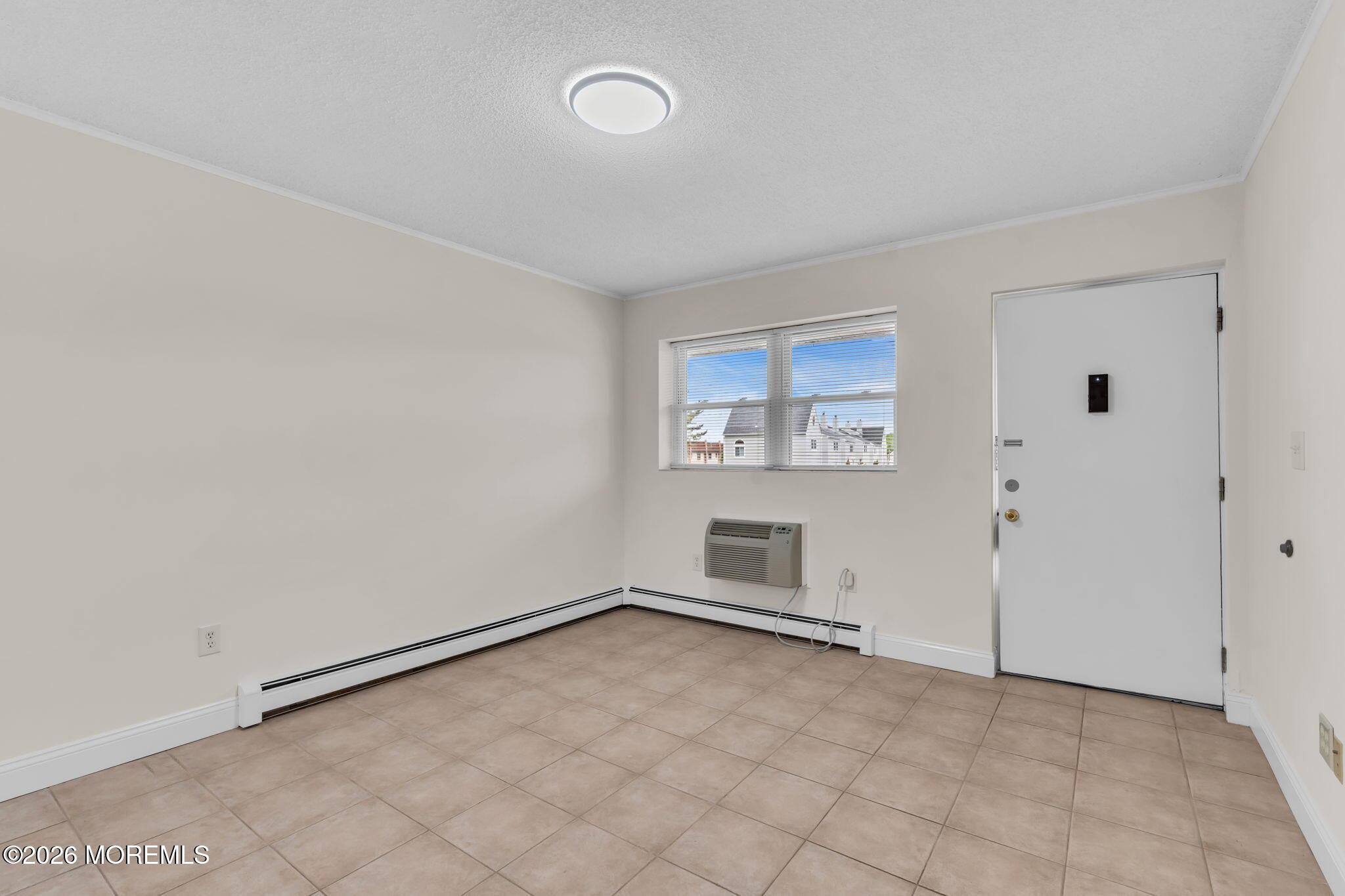 Image 2: 3-web-or-mls-DSC01277