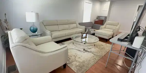 Image 3: Spacious Cozy Livng area
