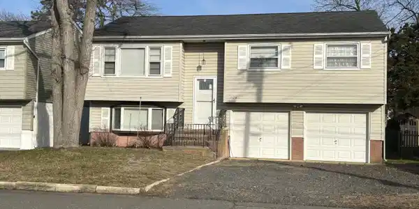 1124 Leonard Road