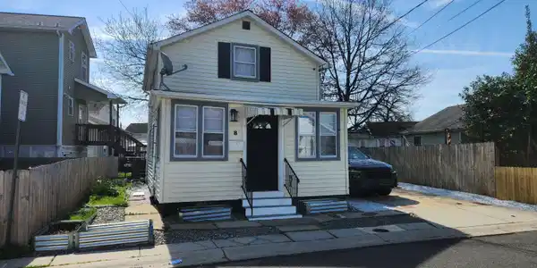 8 Greenwood Place