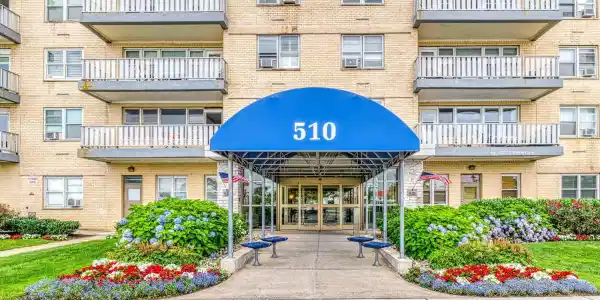 510 Deal Lake Drive Unit 10G