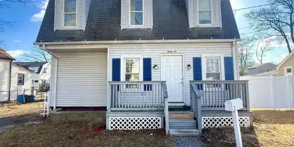 32 Crescent Street