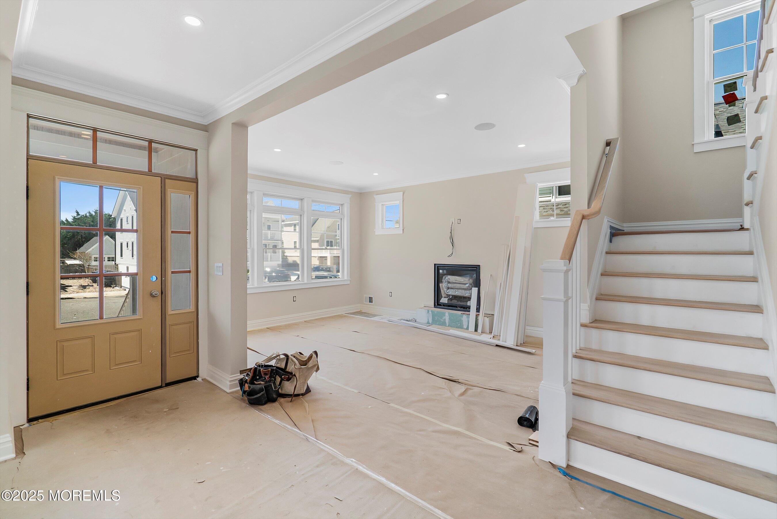 Image 2: 02-Foyer 1B