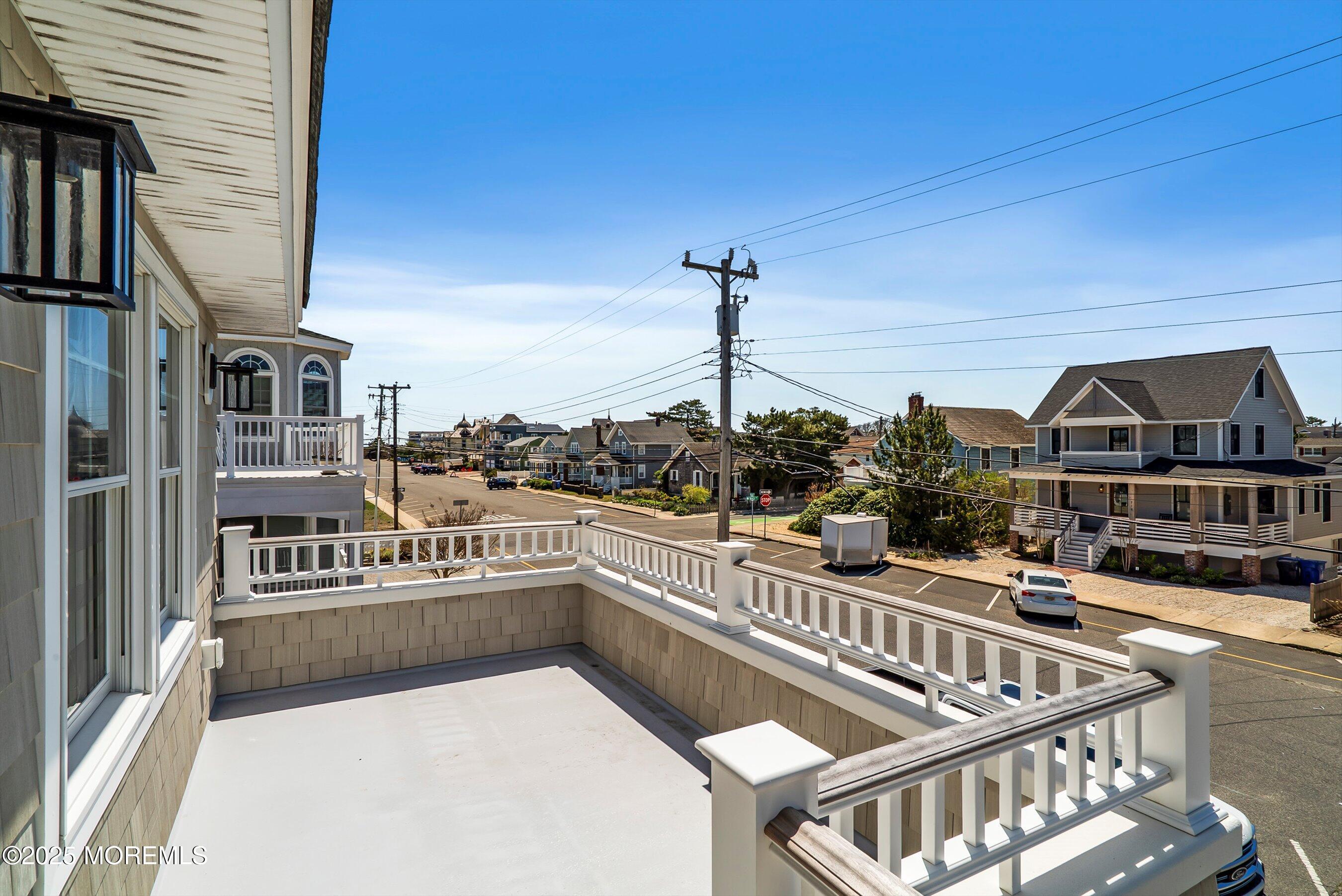 Image 4: 04-Balcony 1A