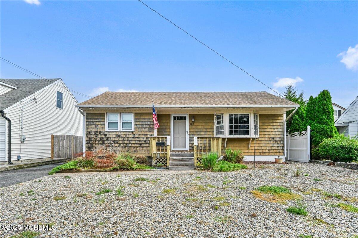 Image 1: 01-SMV_2119FosterRd-01