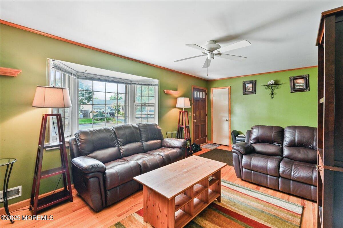 Image 3: 05-SMV_2119FosterRd-05