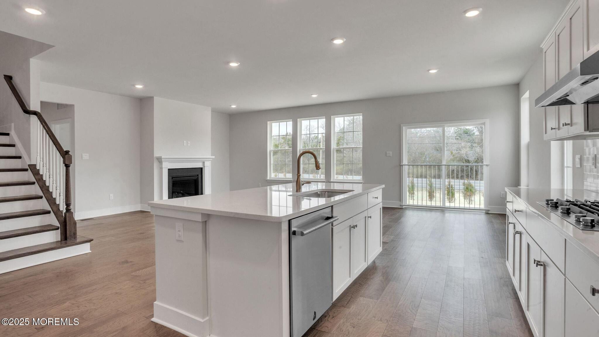 Image 3: Coastal Cove Kitchen 2