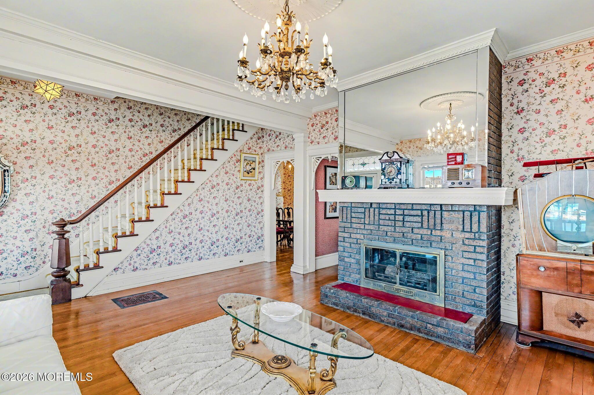 Image 4: 62 Lake Ave