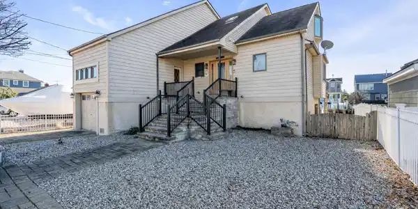 2116 Glenwood Drive