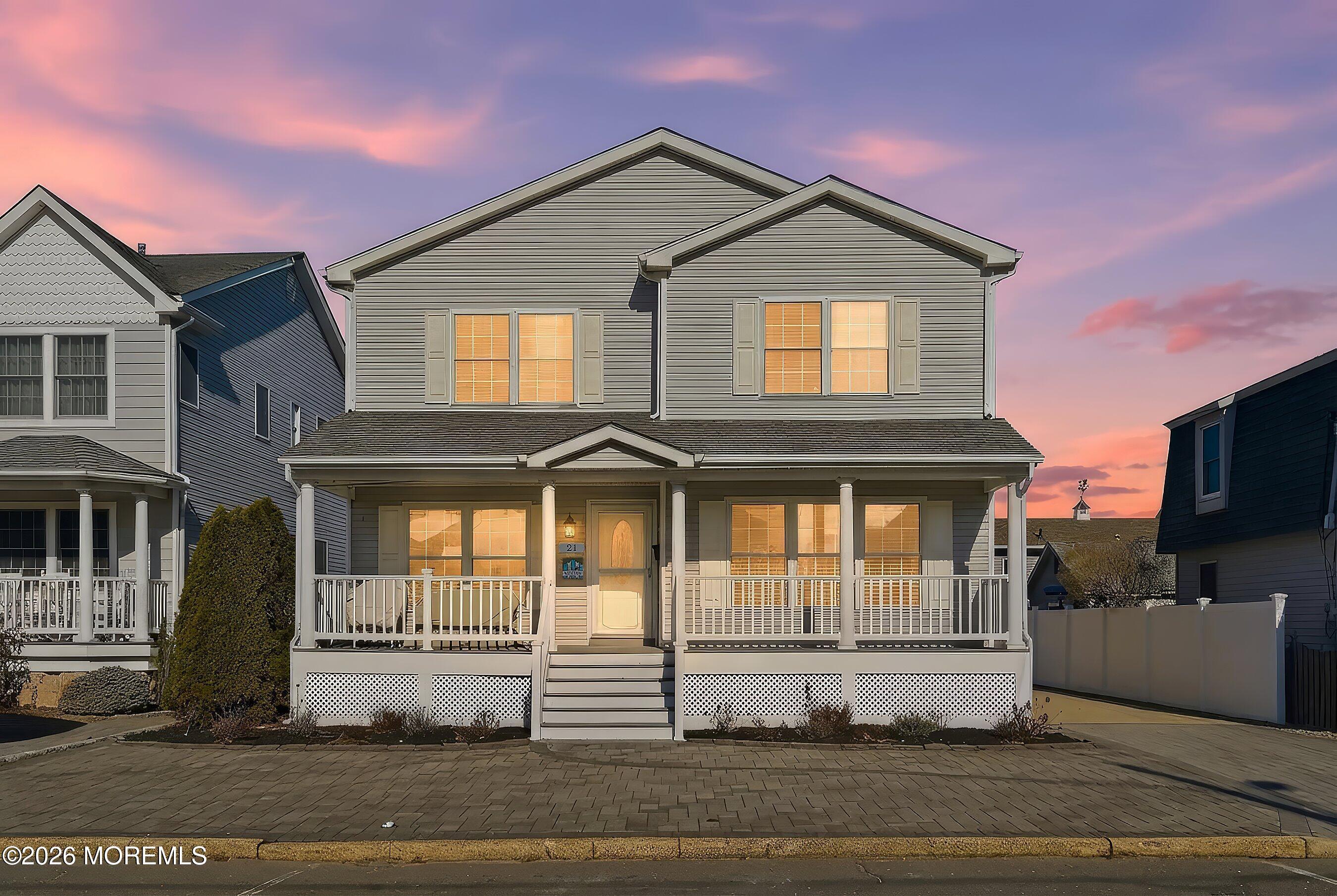 Image 3: 01-Front 1 TWILIGHT