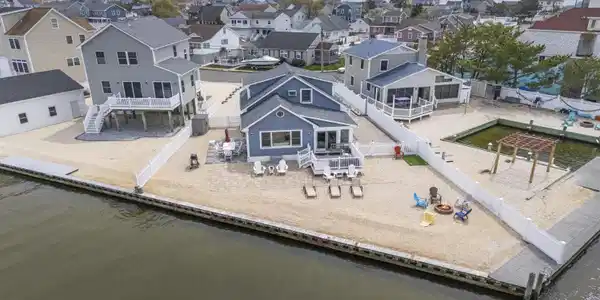314 Sunset Drive N
