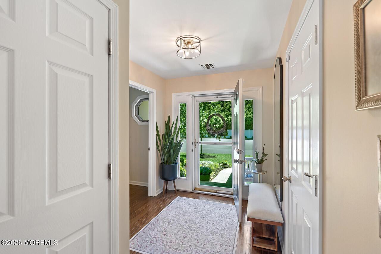 Image 3: 28 Hickory foyer 2
