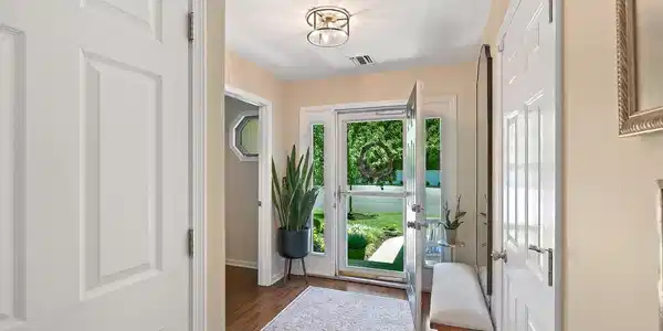 Image 3: 28 Hickory foyer 2