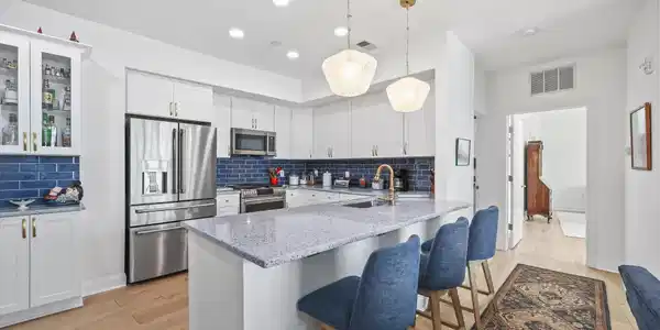 Image 3: Kitchen