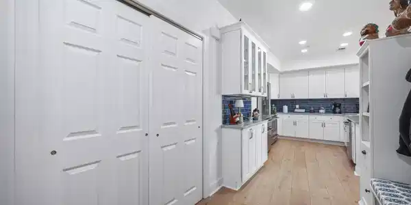 Image 4: Entry