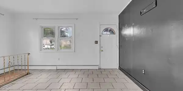 Image 2: Livingrmv2