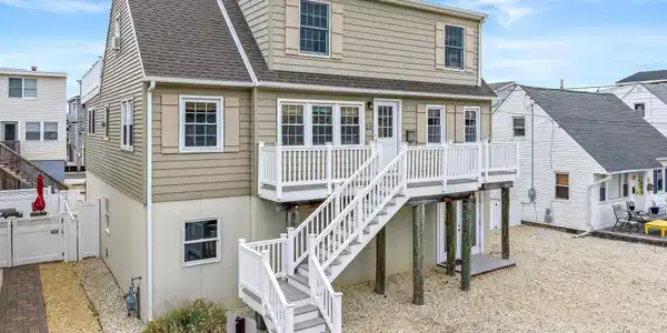 23 W Sailboat Lane
