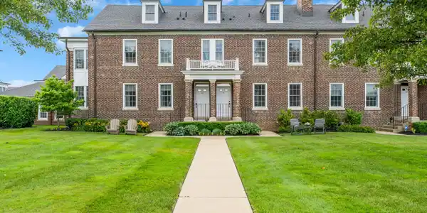 21 Russel Avenue