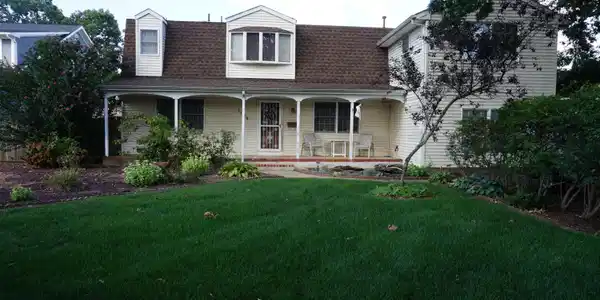 1009 Mclaughlin Avenue
