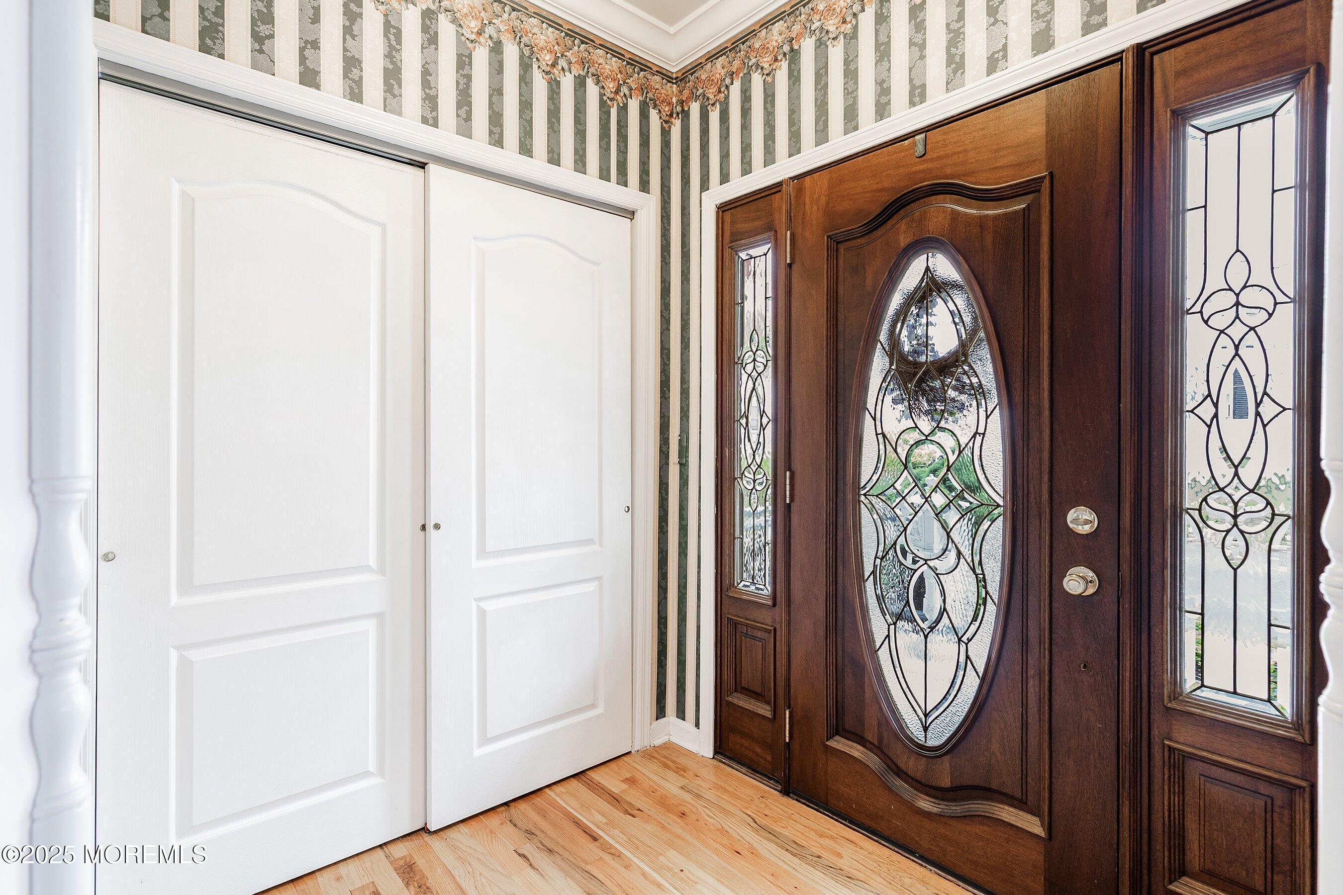 Image 4: Foyer