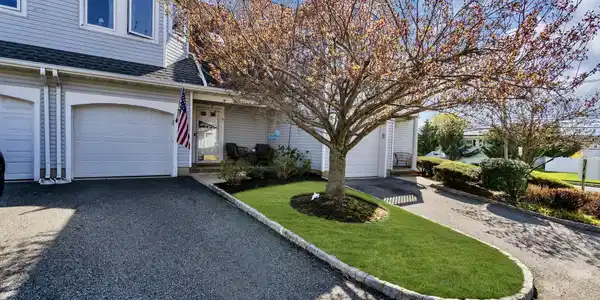 4 Bayview Court