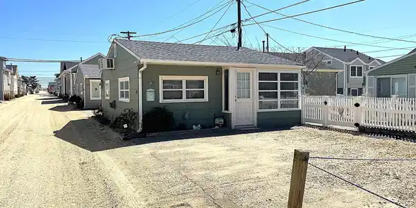 115 W Amberjack Way