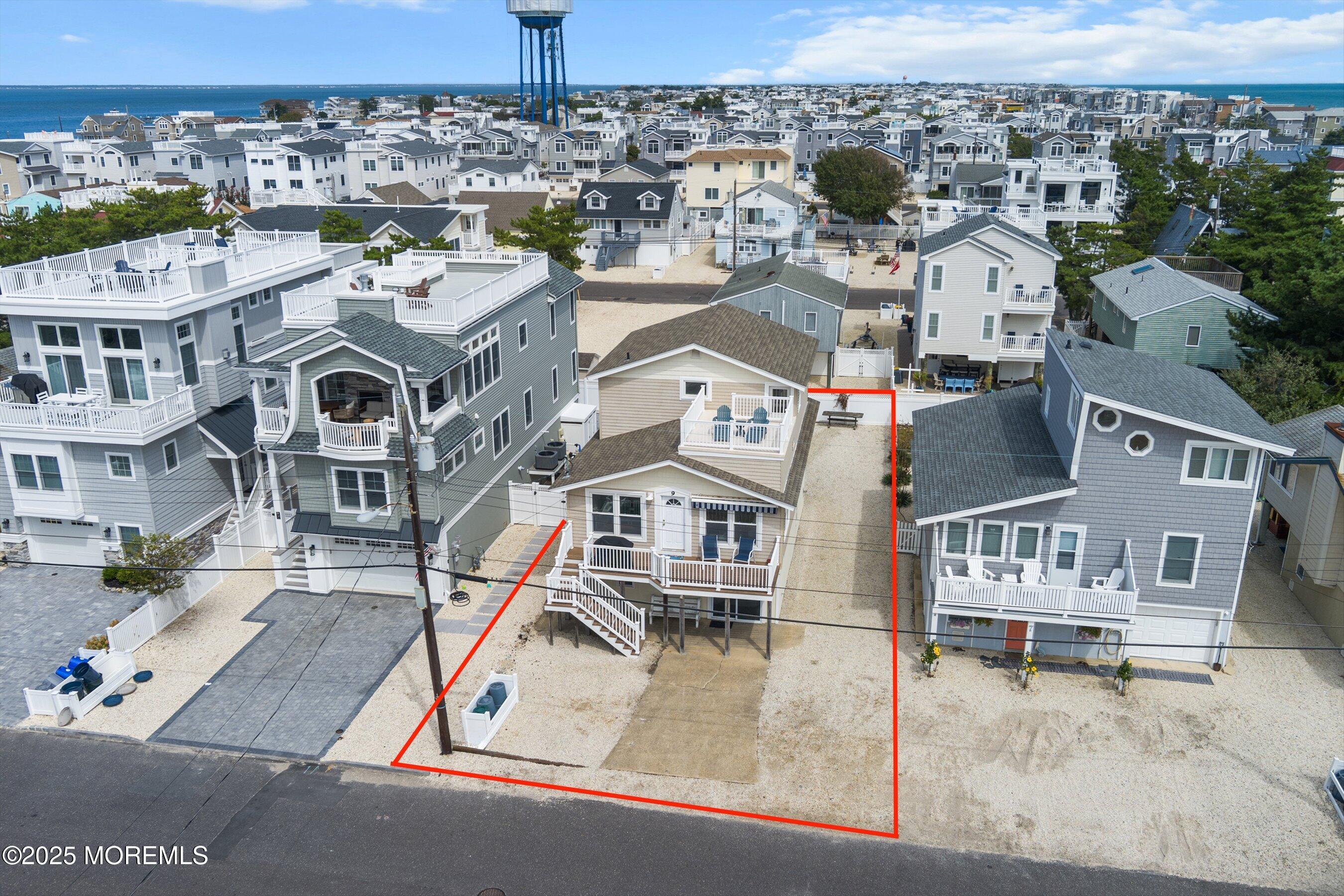 Image 4: 09-Aerial 4 OUTLINE