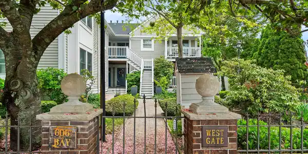 606 Bay Avenue Unit 3