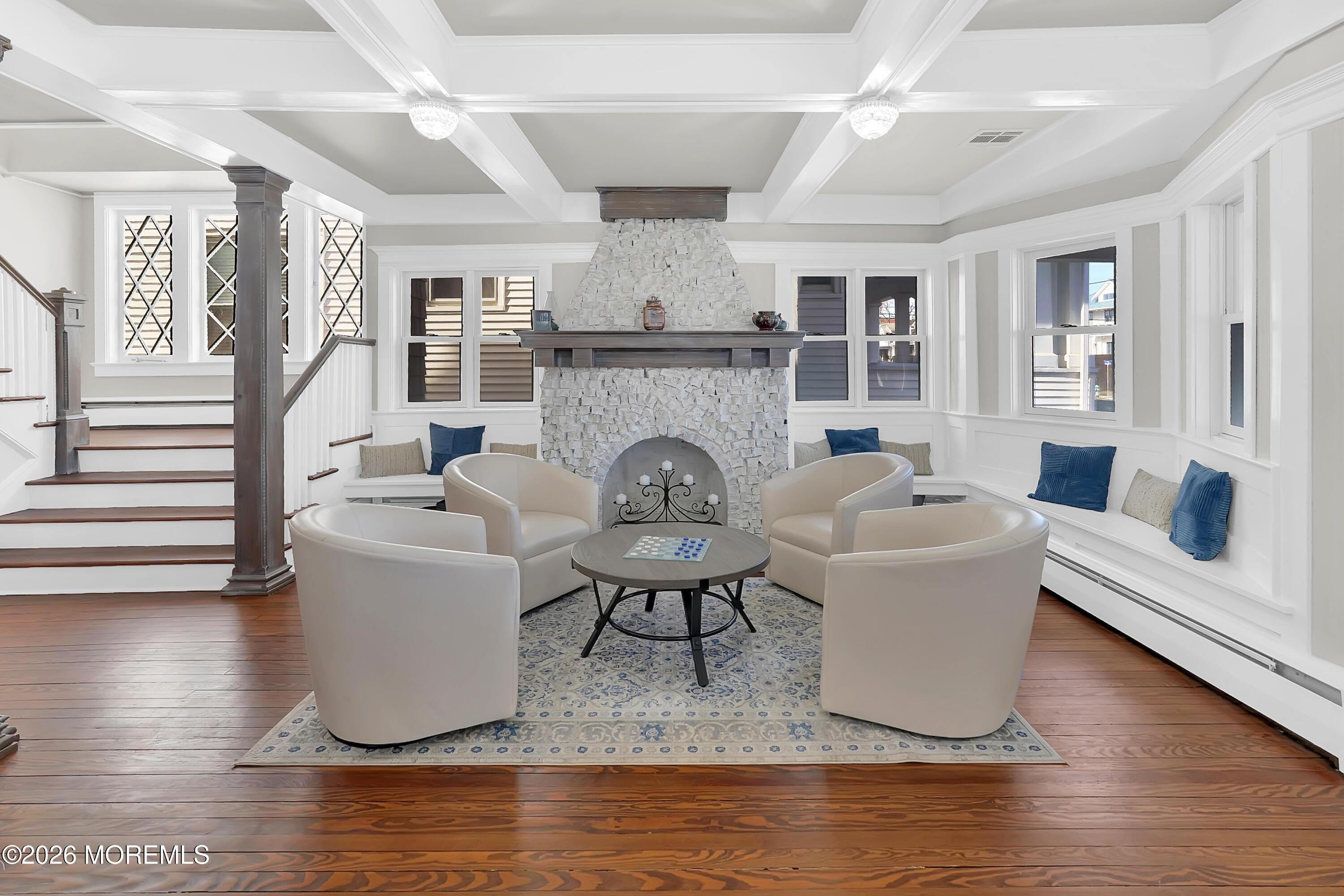 Image 3: Living Room